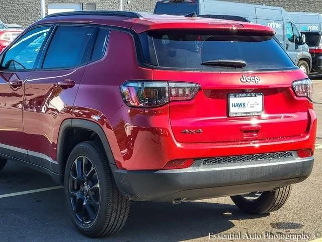 New 2026 Red Hot Pearl-Coat Exterior Paint Jeep Latitude image 6