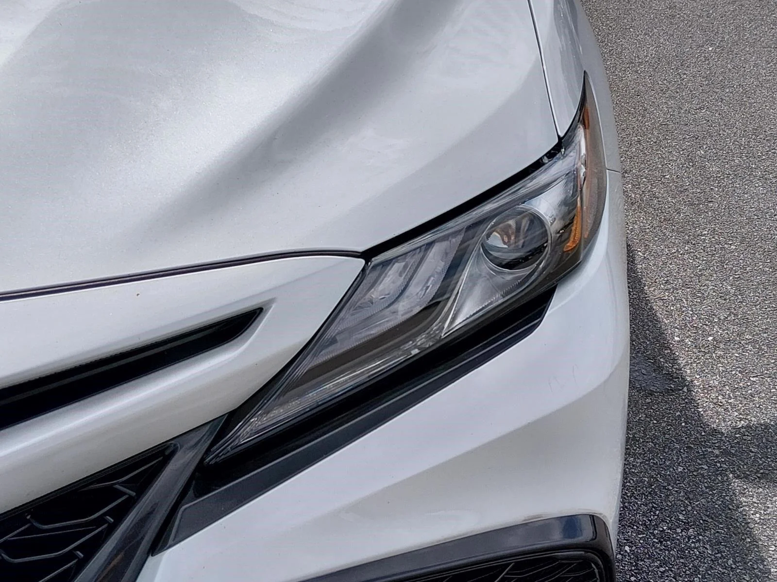Used 2021 Wind Chill Pearl Toyota XSE image 10