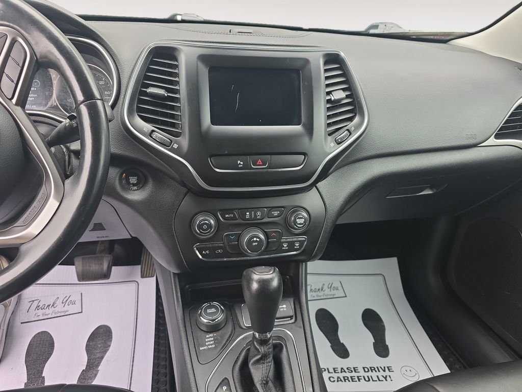 Used 2020 Black Jeep Latitude Plus image 11