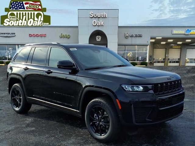 2026 Jeep Grand Cherokee Laredo Altitude