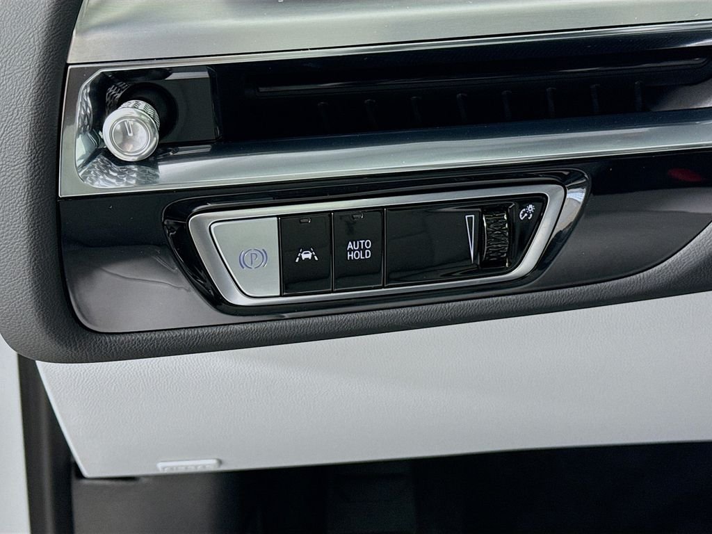 Used 2025 White Cadillac Sport image 11