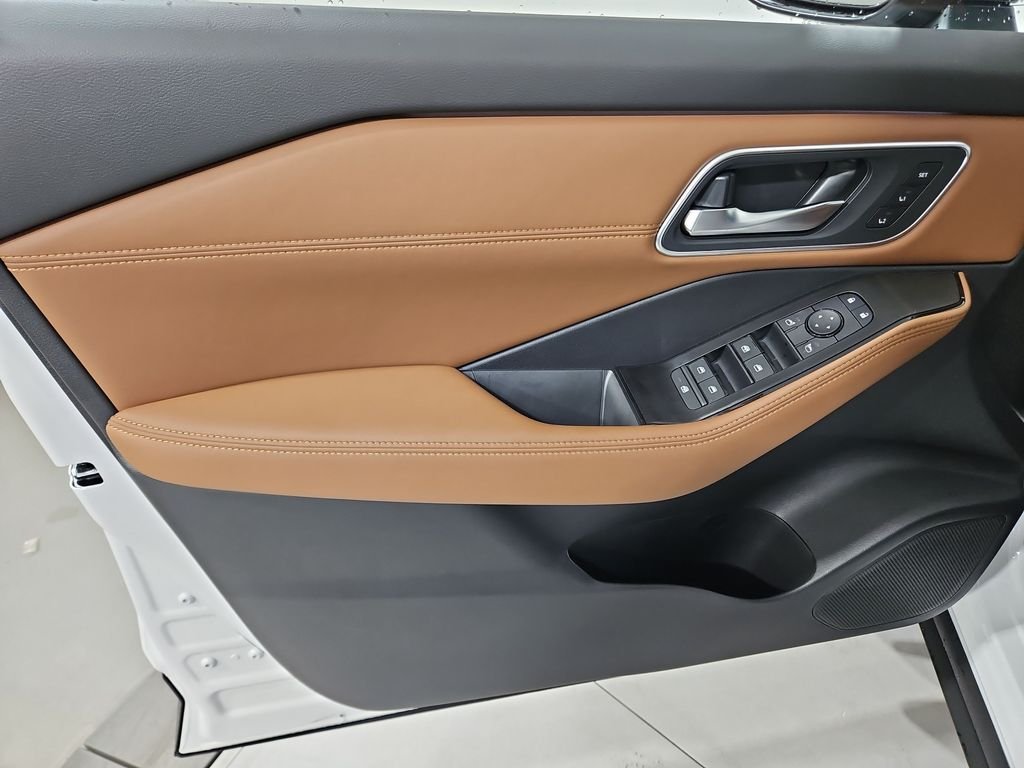 New 2026 White Nissan Platinum image 10
