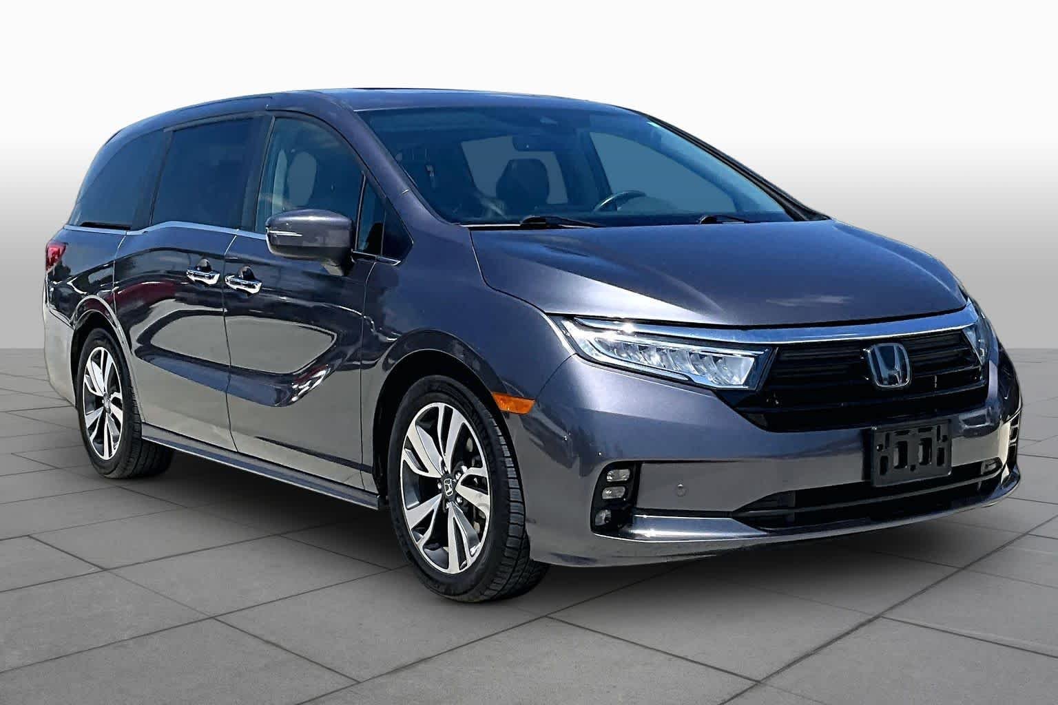 Used 2022 Modern Steel Metallic Honda Touring image 3