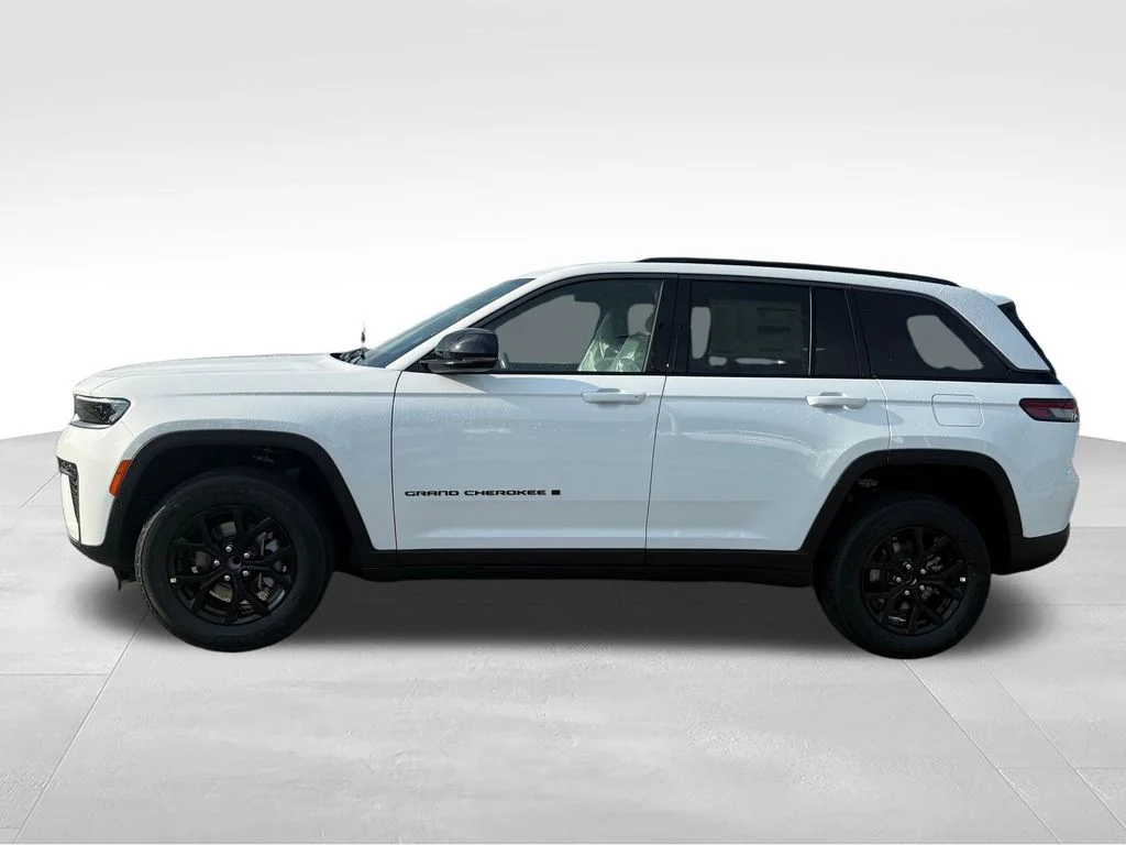 New 2026 Bright White Clear-Coat Exterior Paint Jeep Altitude image 3