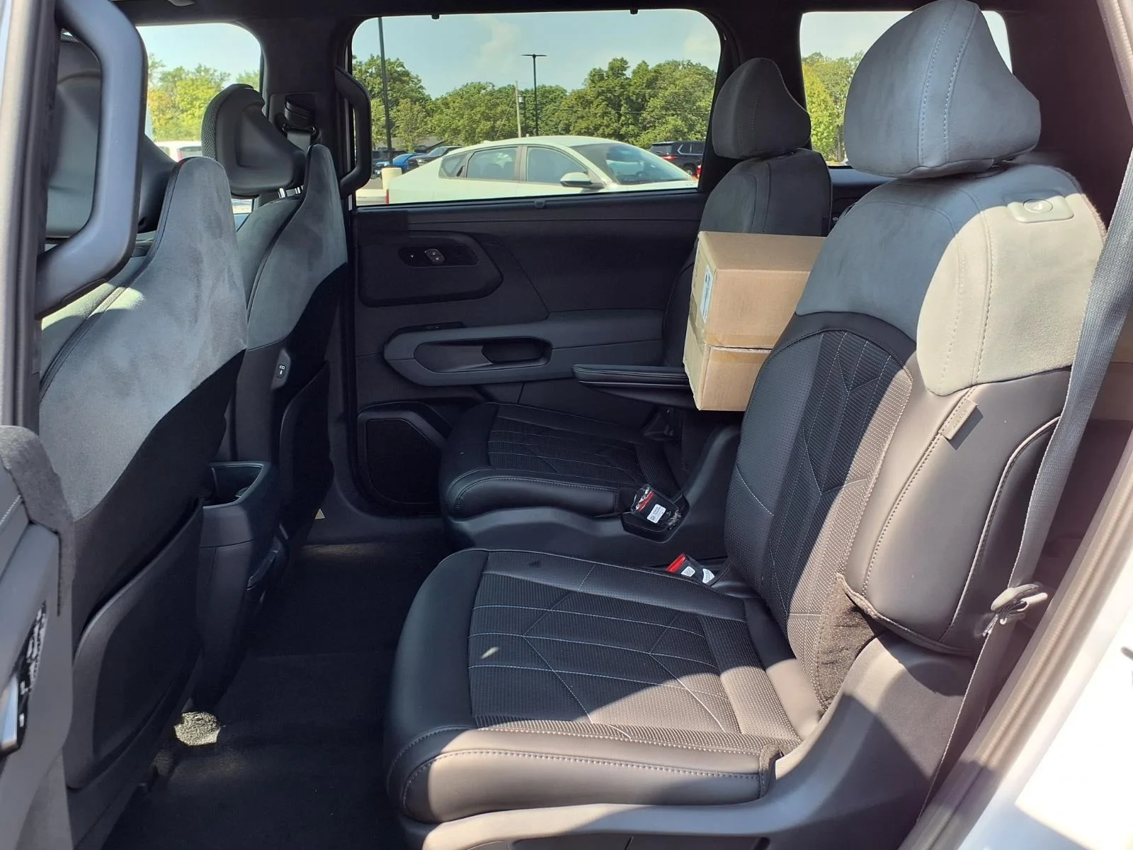 New 2027 Glacial White Pearl Kia X-Line SX Prestige image 14