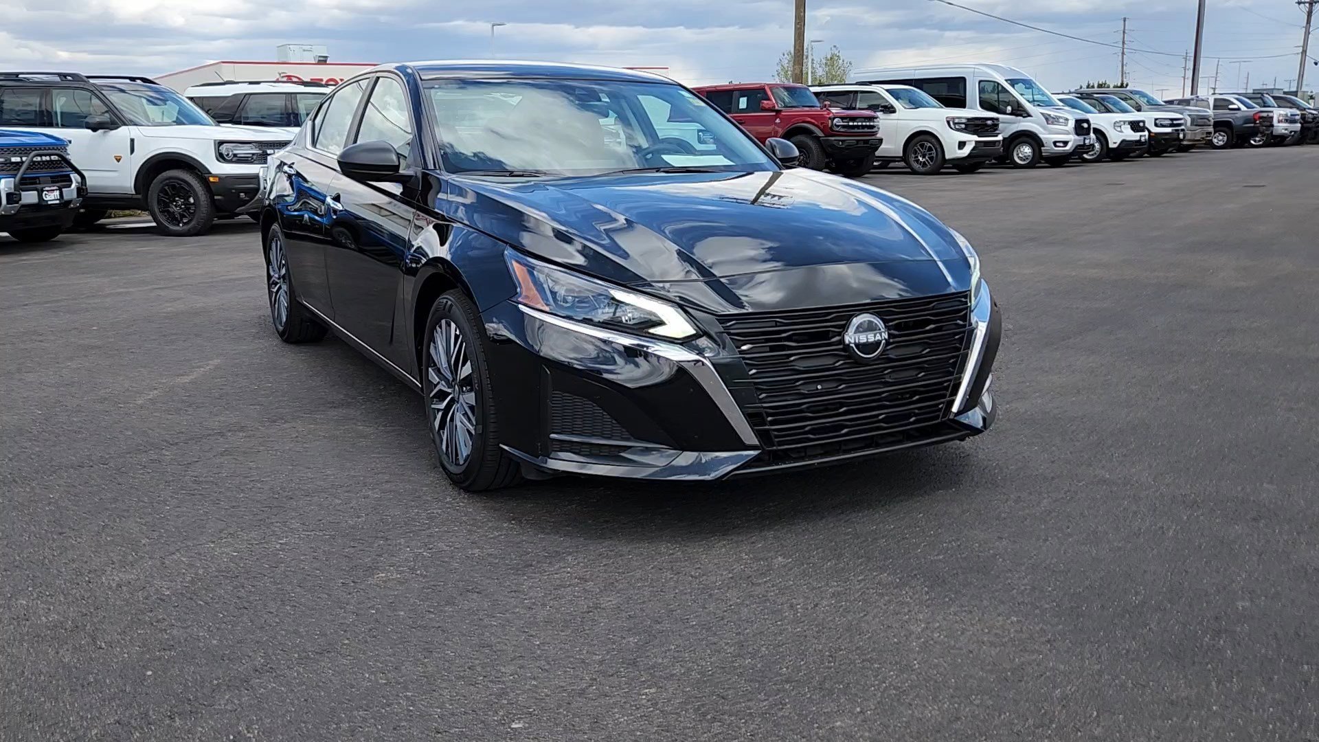 Used 2025 Black Nissan SV image 4