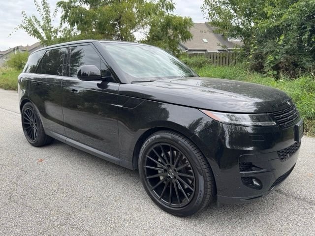 Used 2025 Santorini Black Metallic Land Rover SE image 4