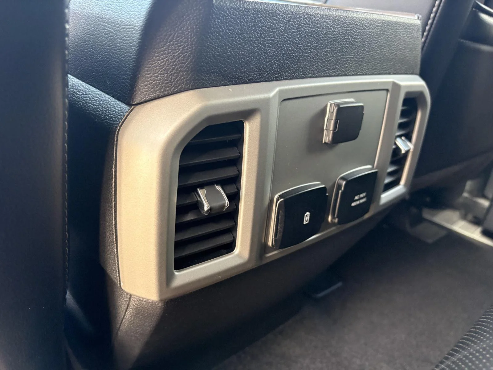 Used 2018 Magnetic Ford LARIAT image 19