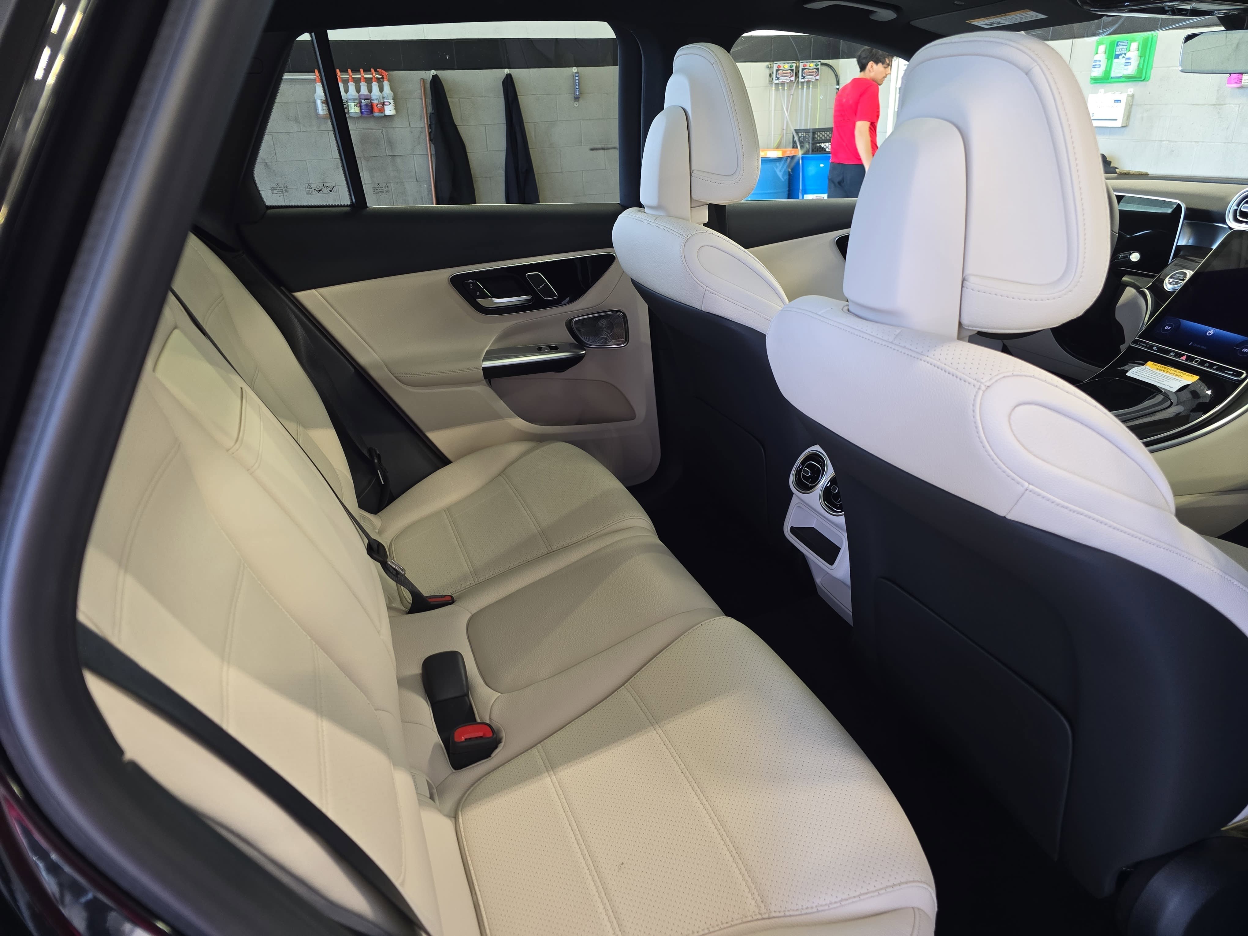 New 2026 Obsidian Black Metallic Mercedes-Benz GLC300 image 11
