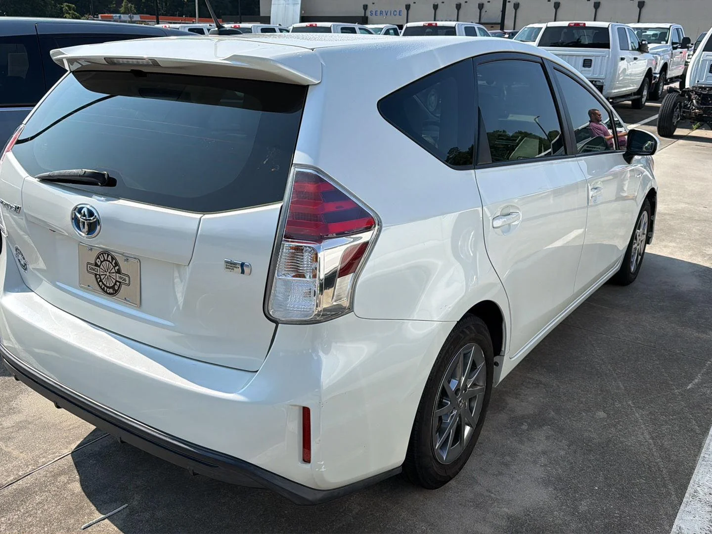 Used 2016  Toyota Three image 4