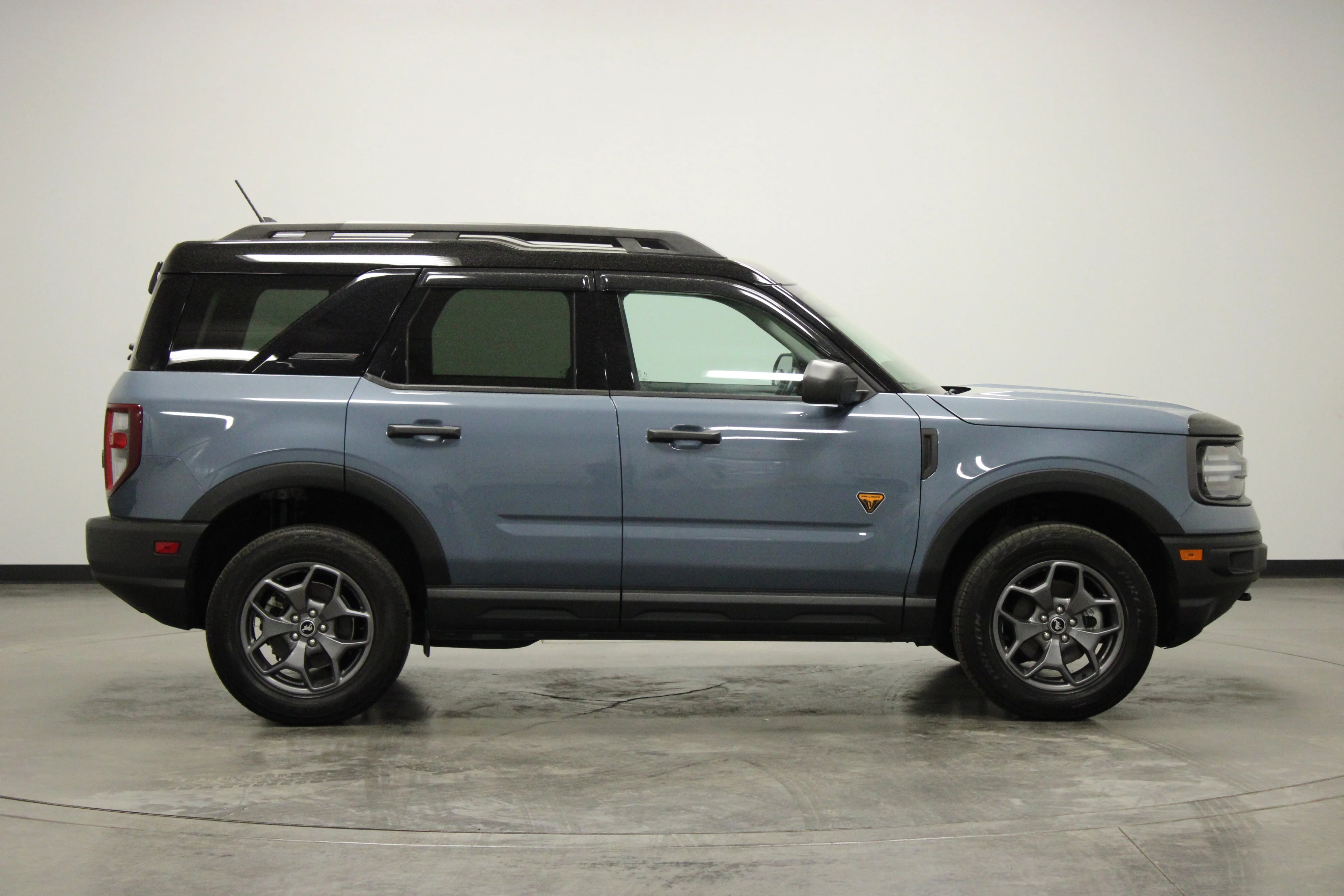 Used 2024 Azure Gray Metallic Ford Badlands image 9