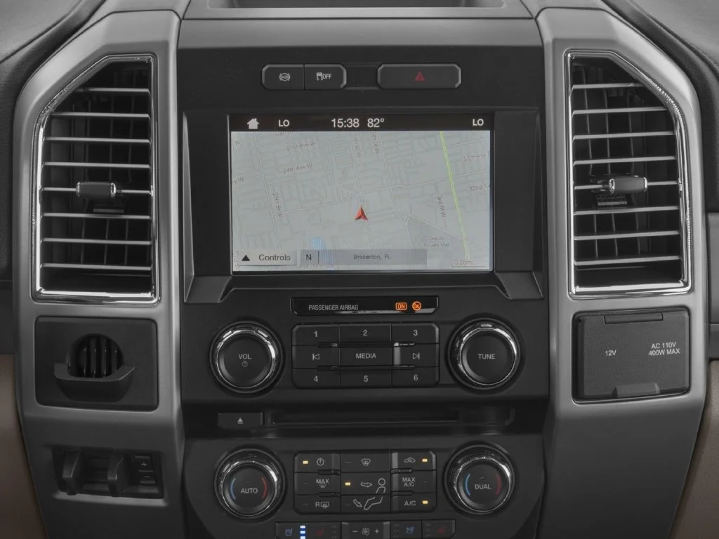 Used 2017 Oxford White Ford Lariat image 17