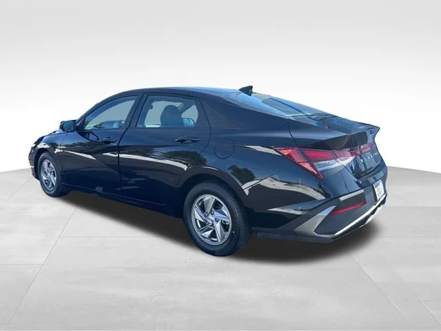 Used 2025 Black Hyundai SE image 3