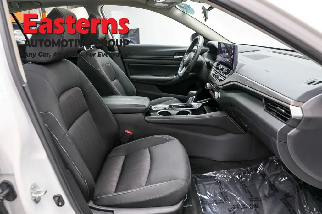 Used 2024 White Nissan 2.5 SV image 24