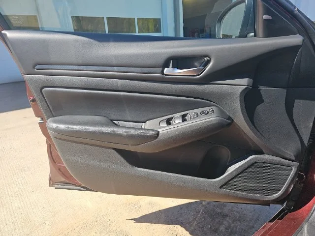 Used 2025 Red Nissan 2.5 SV image 26