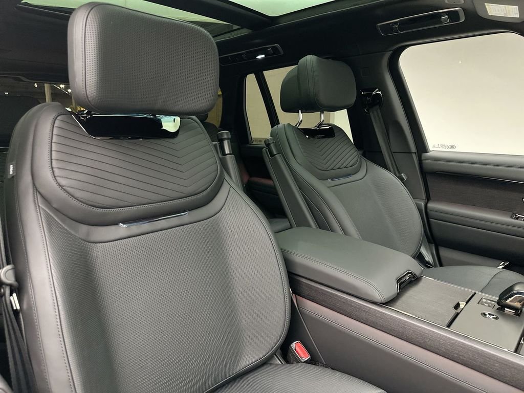 New 2026 Narvik Black Land Rover SV image 6