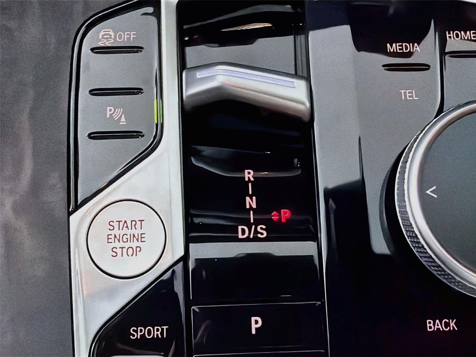 New 2026 Alpine White BMW xDrive40i image 17