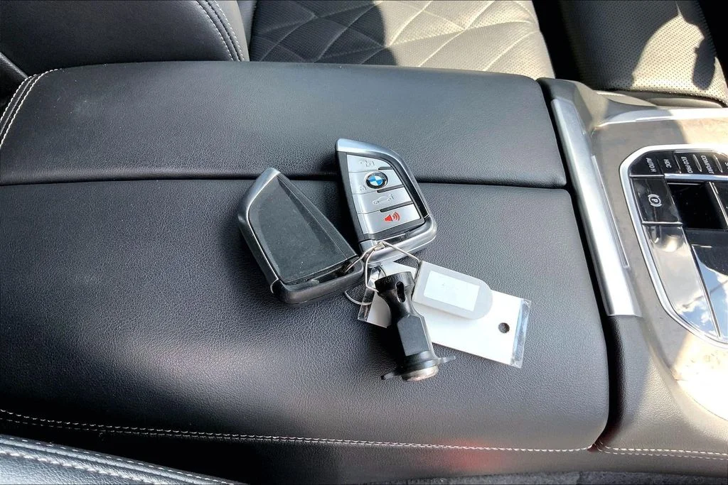 Used 2023 Gray BMW xDrive40i image 34