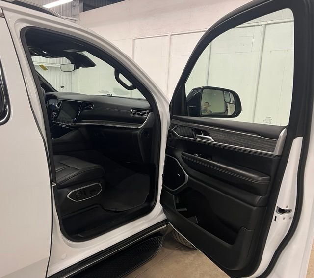 Used 2024 White Jeep Series II image 17
