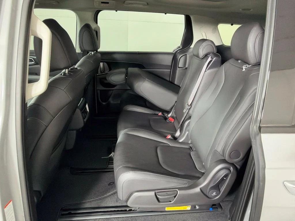 New 2027 Ceramic Silver Kia SX image 25