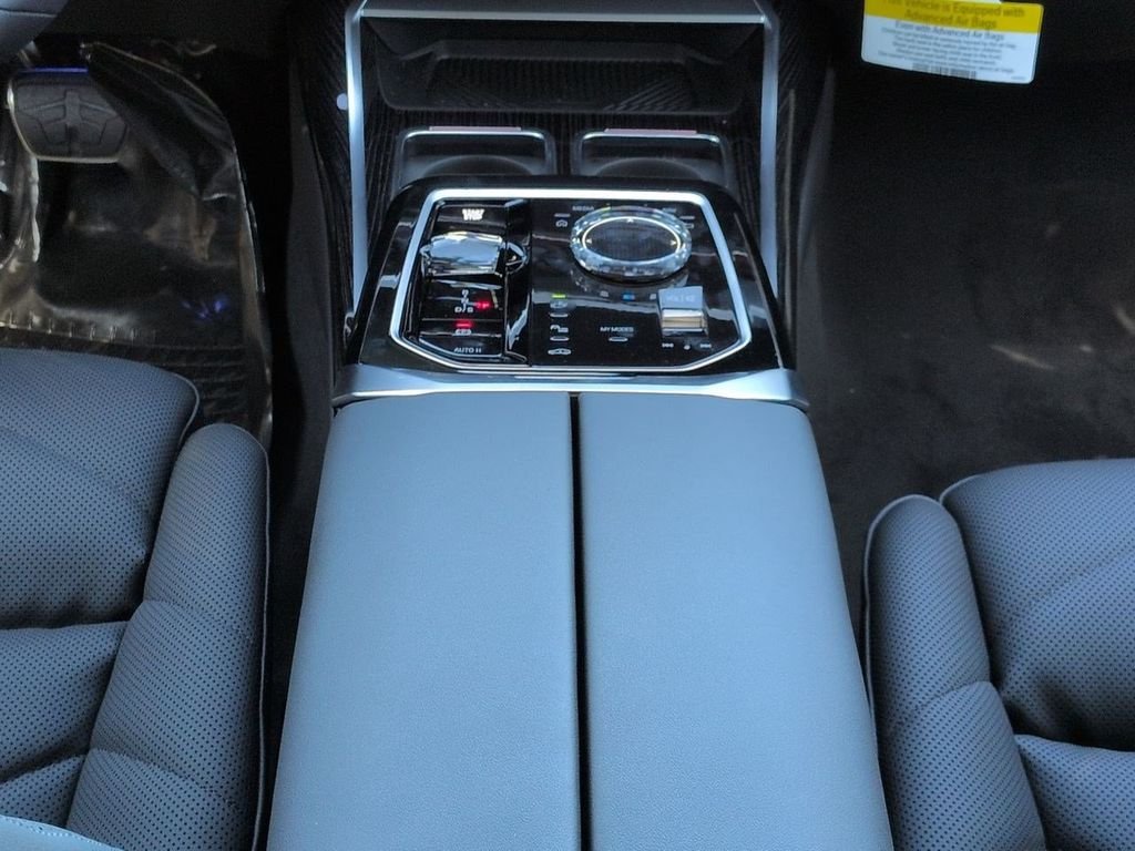 New 2026 Dravit Grey Metallic BMW 740i xDrive image 18