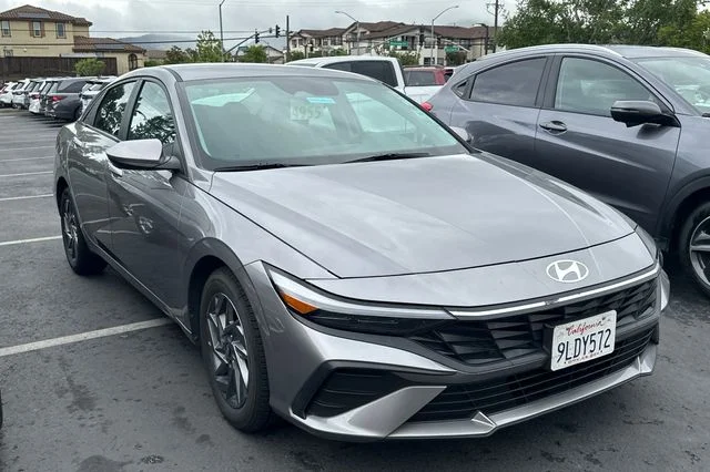 Used 2024 Hyundai Elantra SEL with VIN KMHLM4DG3RU695379 for sale in Napa, CA