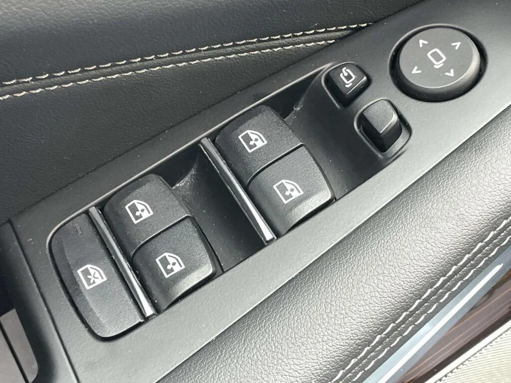 Used 2026 BLU/Blue BMW xDrive40i image 32