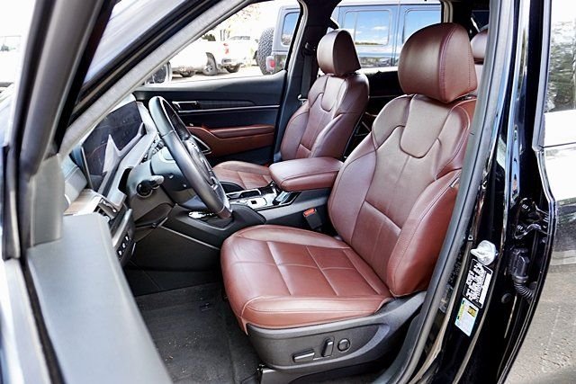 Used 2023 Black Kia EX image 15