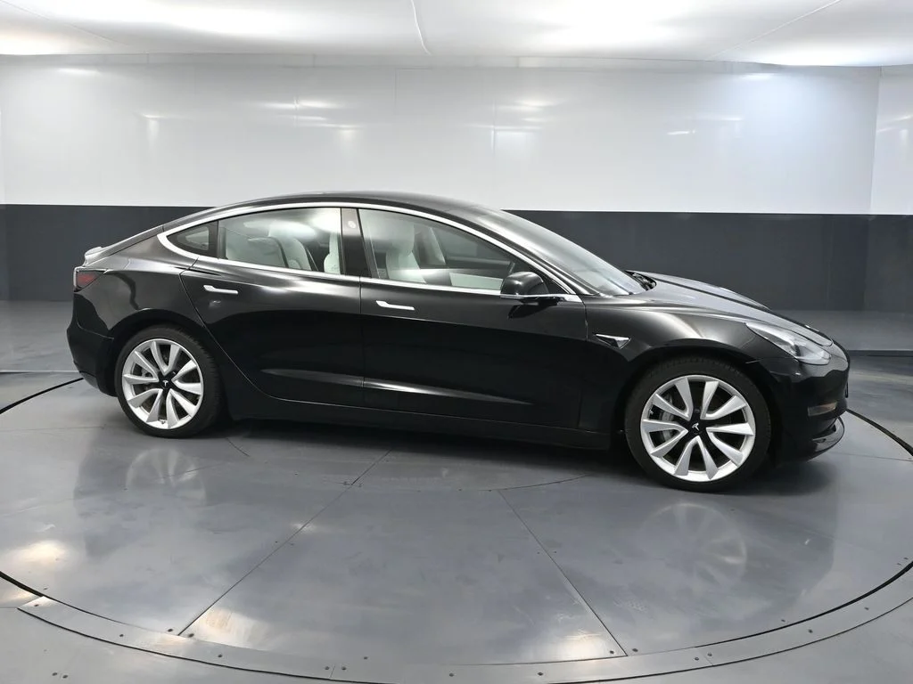 Used 2018 Black Tesla Long Range image 3