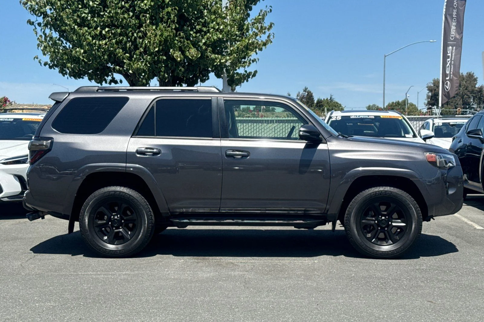 Used 2018 Magnetic Gray Metallic Toyota SR5 Premium image 3