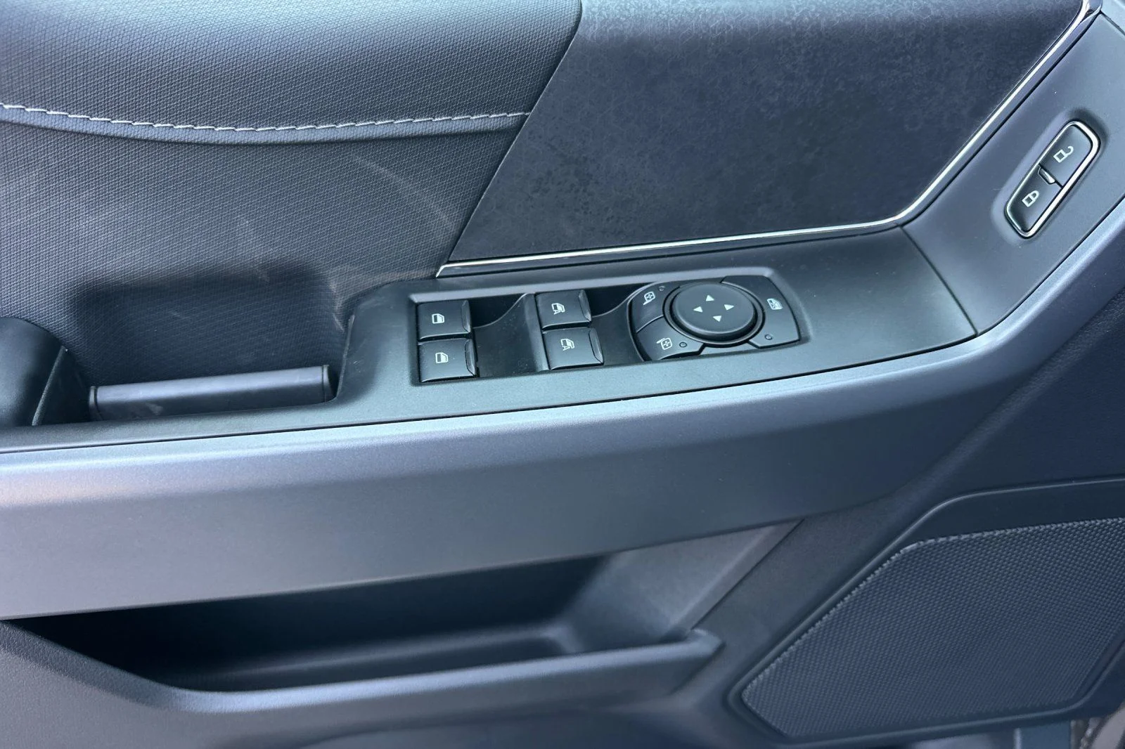 New 2026 Carbonized Gray Metallic Ford XLT image 10