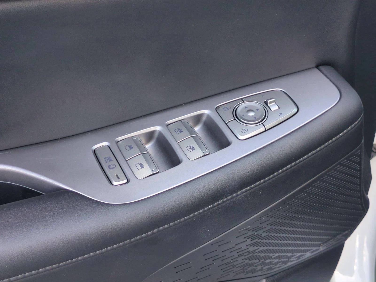 Used 2024 Hyper White Hyundai Limited image 15