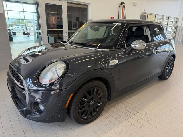 Used 2018 Gray MINI Base image 1