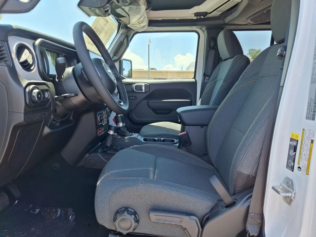 2025 Jeep Wrangler 4-Door Willys - Photo 11