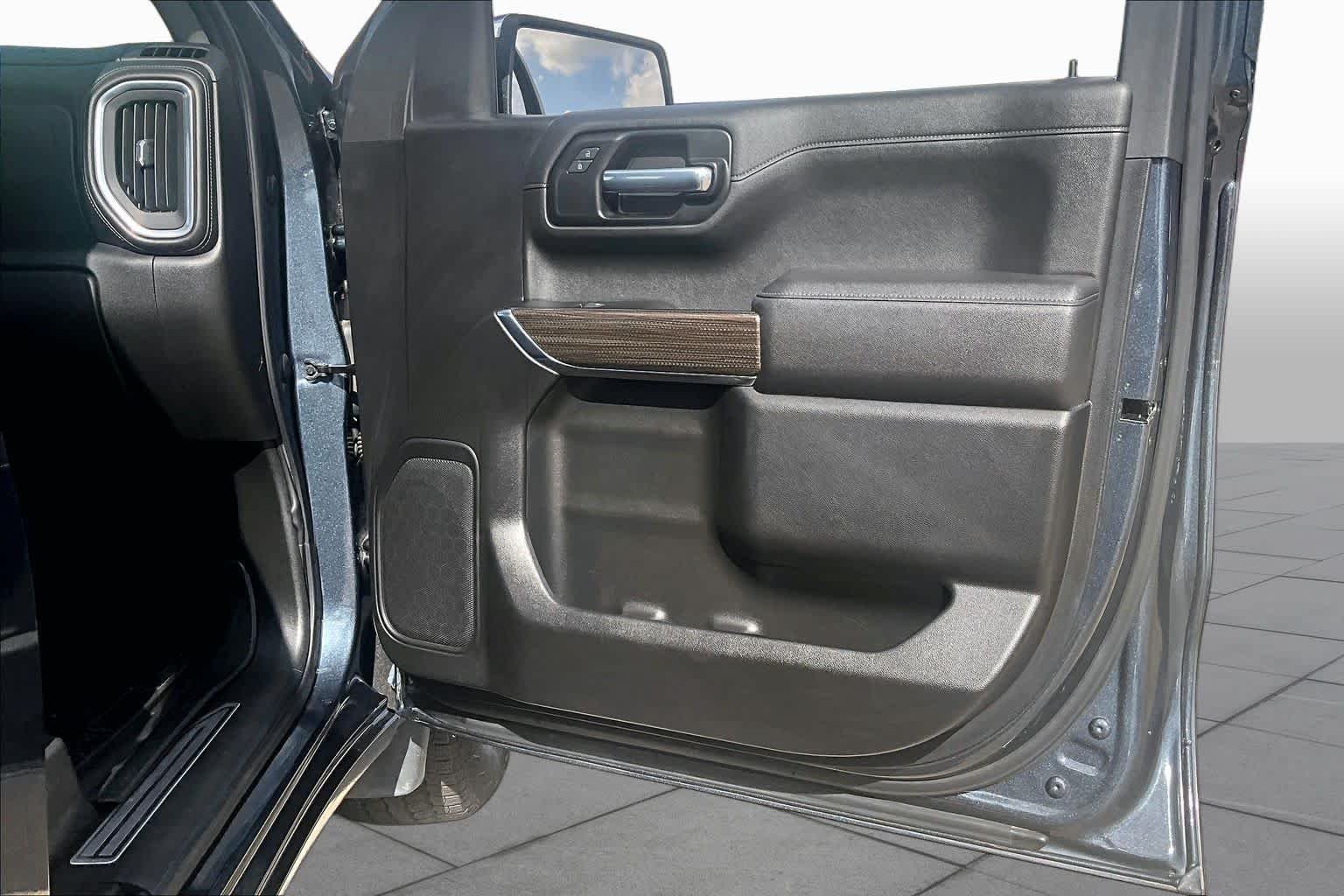 Used 2022 Shadow Gray Metallic Chevrolet LT image 23