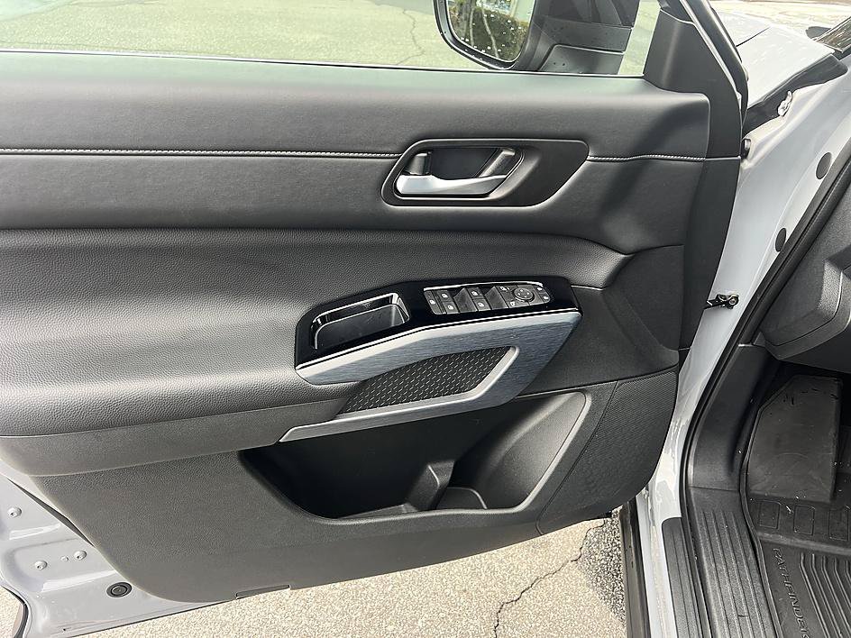 Used 2025 Solid Gray/Super Black Nissan SL image 20