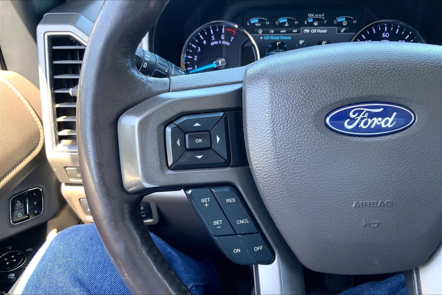 Used 2018 White Platinum Metallic Tri-Coat Ford XLT image 24