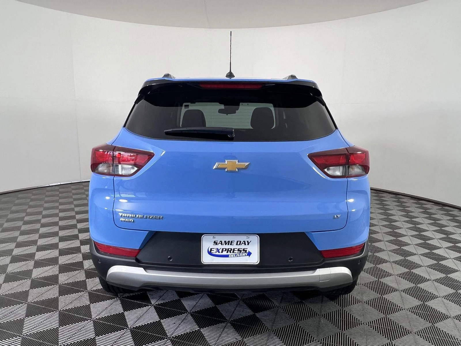 Used 2024 Fountain Blue Chevrolet LT image 24