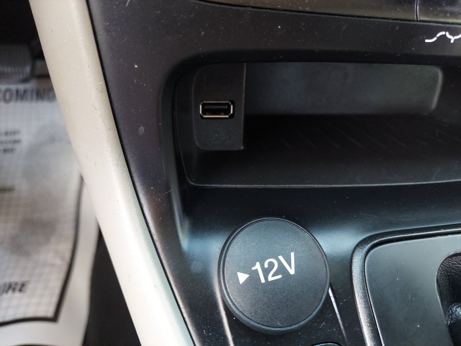 Used 2018 Oxford White Ford SE image 19