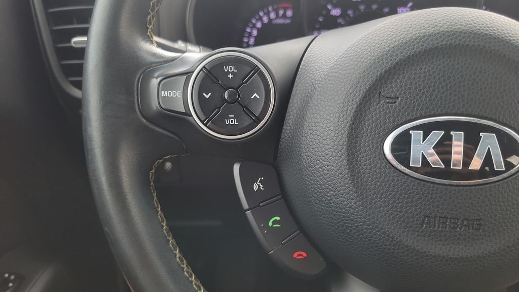 Used 2016 Blue Kia Plus image 19