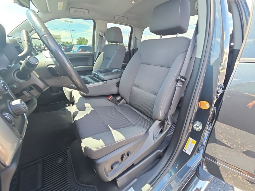 Used 2019 Gray Chevrolet LT image 33