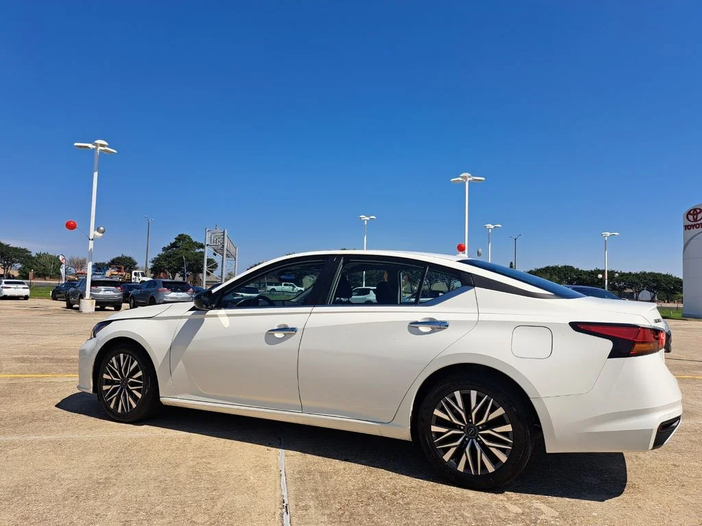 2025 Nissan Altima SV - Photo 7