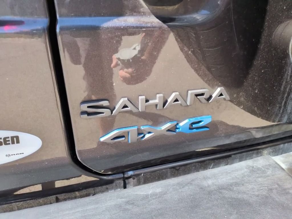 Used 2025 Gray Jeep Sahara 4xe image 11