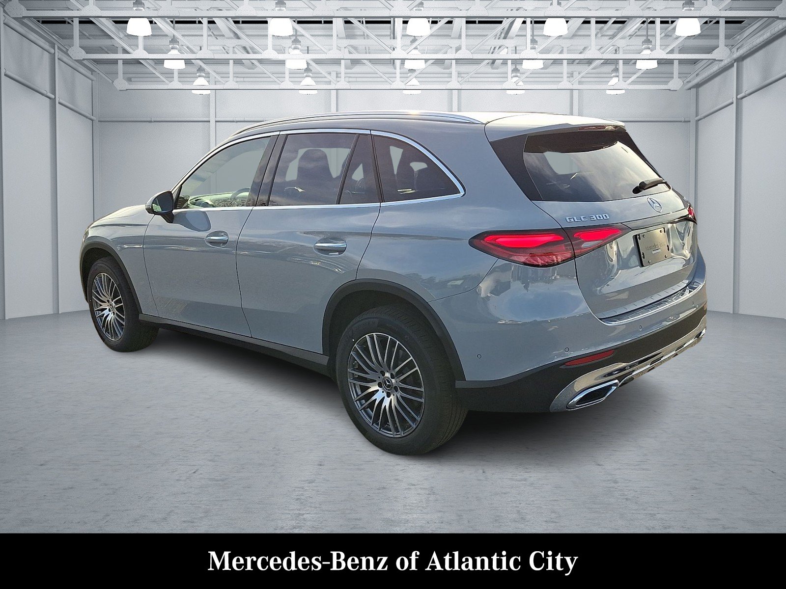 New 2026 MANUFAKTUR Alpine Grey Mercedes-Benz GLC 300 image 3