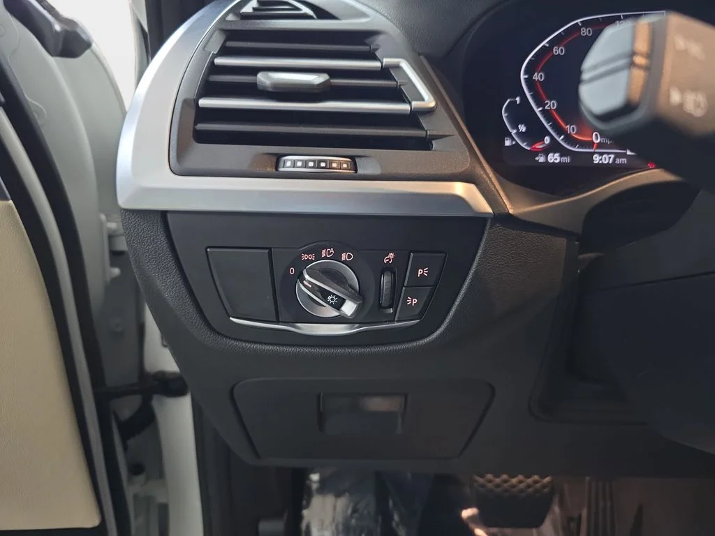 Used 2024 Alpine White BMW xDrive30i image 24