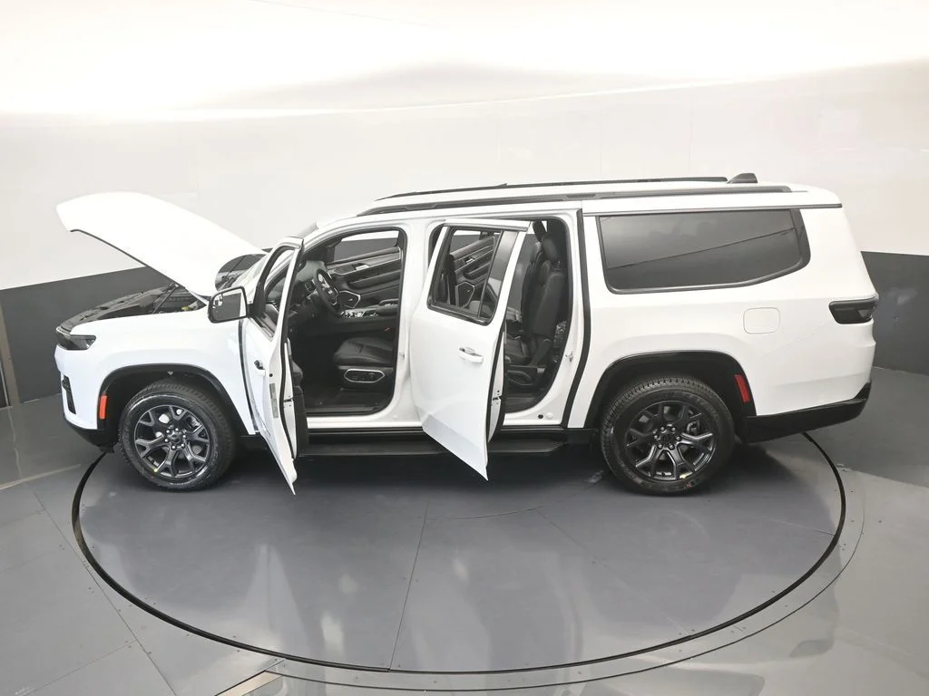 New 2026 Bright White Clear-Coat Exterior Paint Jeep Limited Altitude image 62