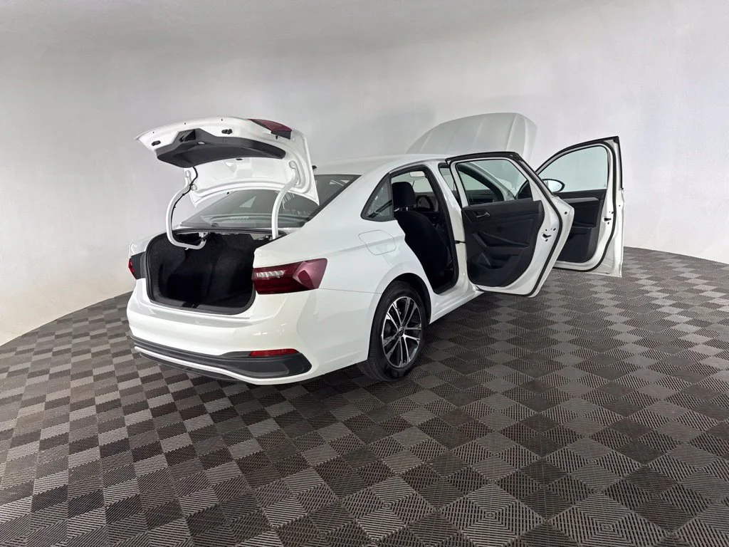 Used 2025 White Volkswagen 1.5T Sport image 15