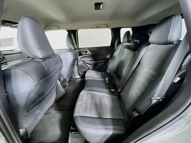 Used 2025 Silver Mitsubishi SE image 24