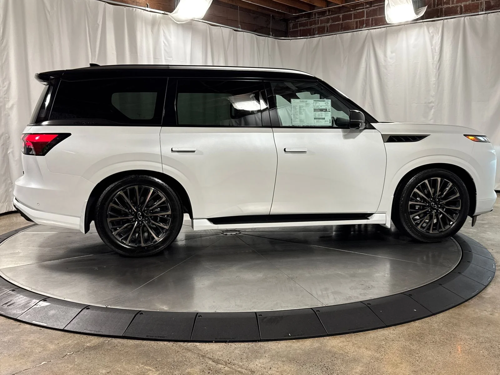New 2026 2T RADIANT WHIT INFINITI Autograph 4WD image 11