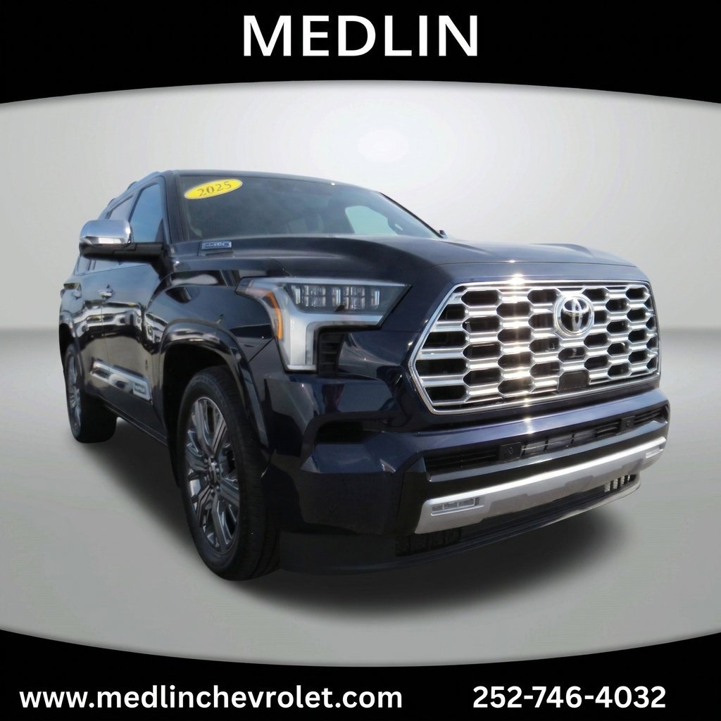 Used 2025  Toyota SR5 image 2